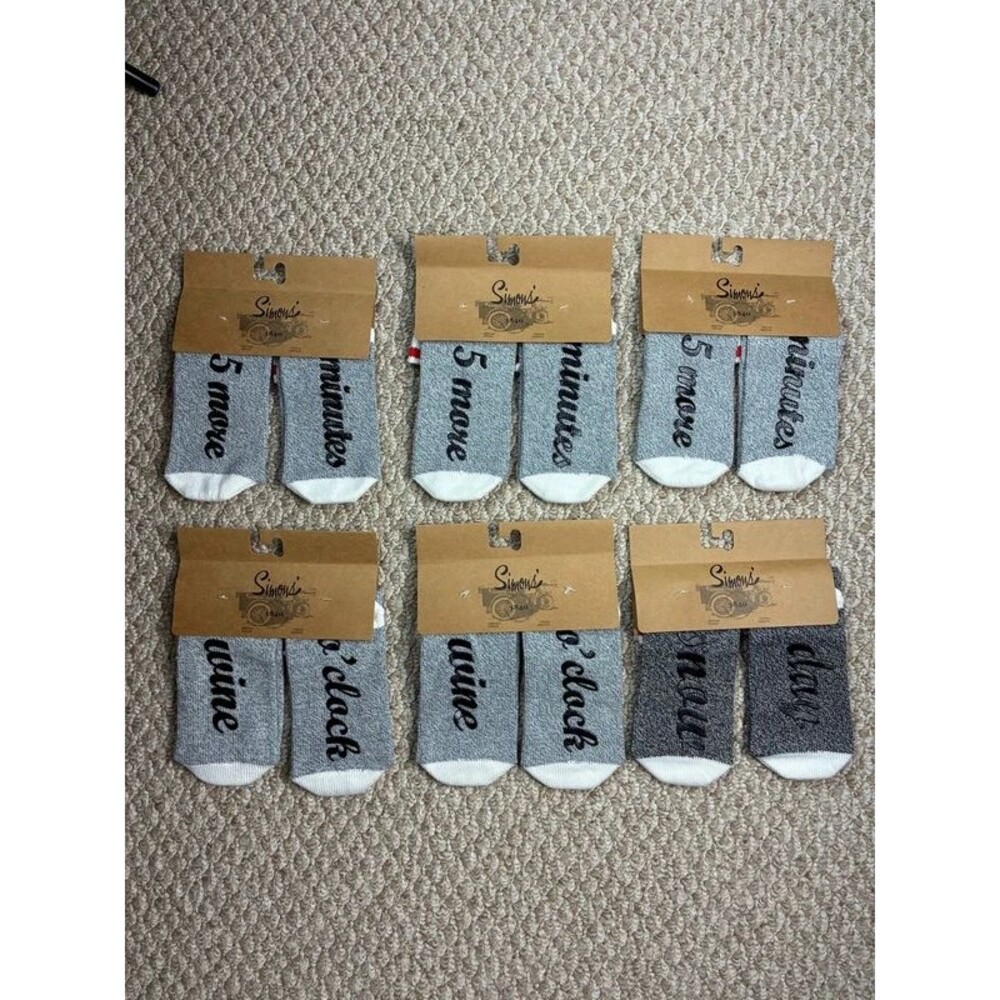 NWT Simons bundle of 6 pairs of socks with underneath grip Québec Canada